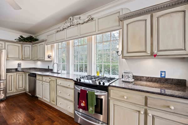 Kitchen with classic cabinets